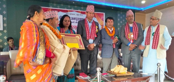 पाण्डेलाई हर्ष–पार्वती लोक सँस्कतिक पुरस्कार प्रदान 